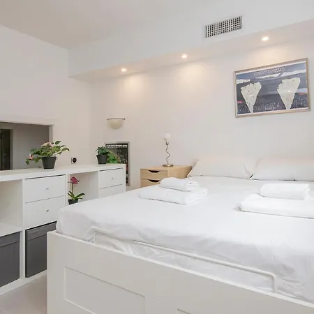 Ihost - Val Strona 6 Milan